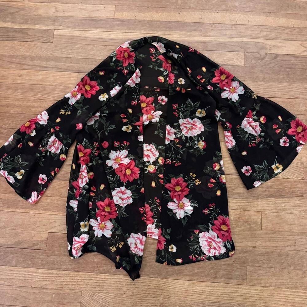 Torrid black pink sheer floral angel sleeve open front blouse size 0
b71